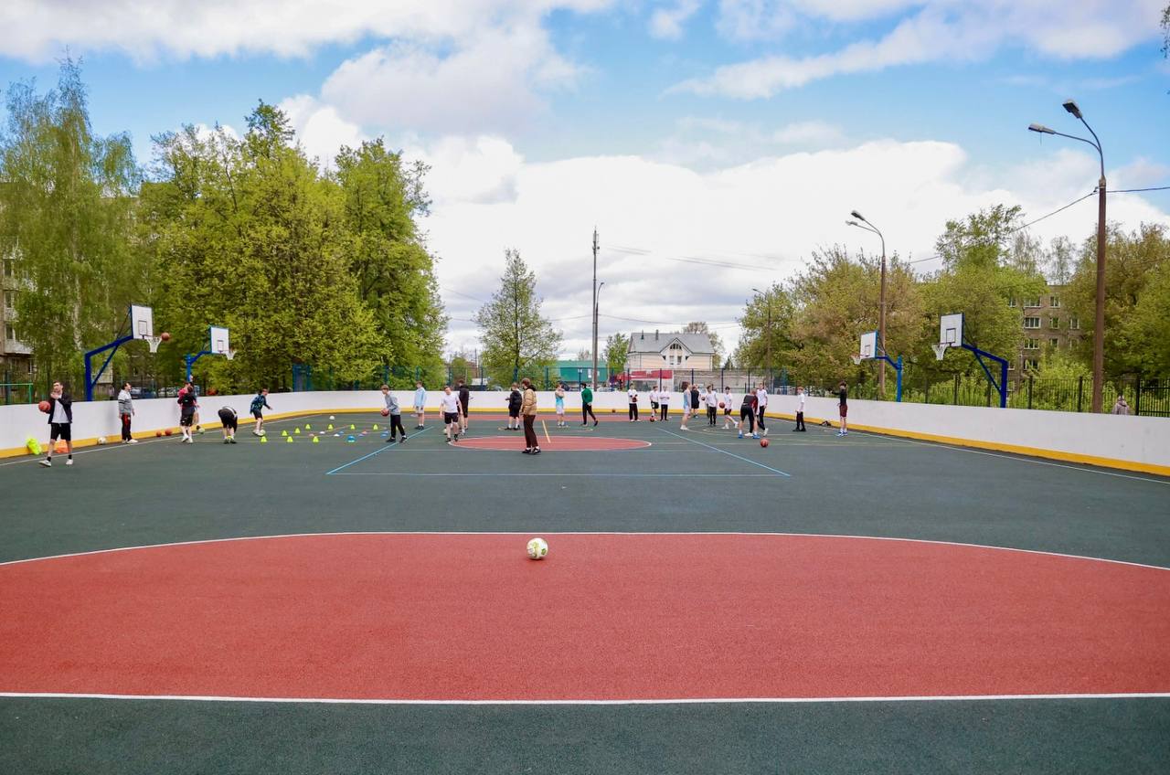 Две спортплощадки обустроили у нижегородских школ в Сормове - фото 1