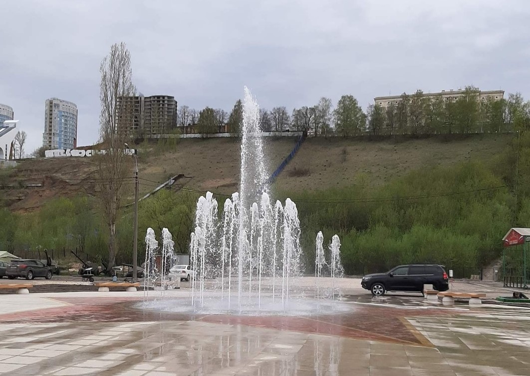 Новый фонтан начал работу в Парке Победы - фото 1