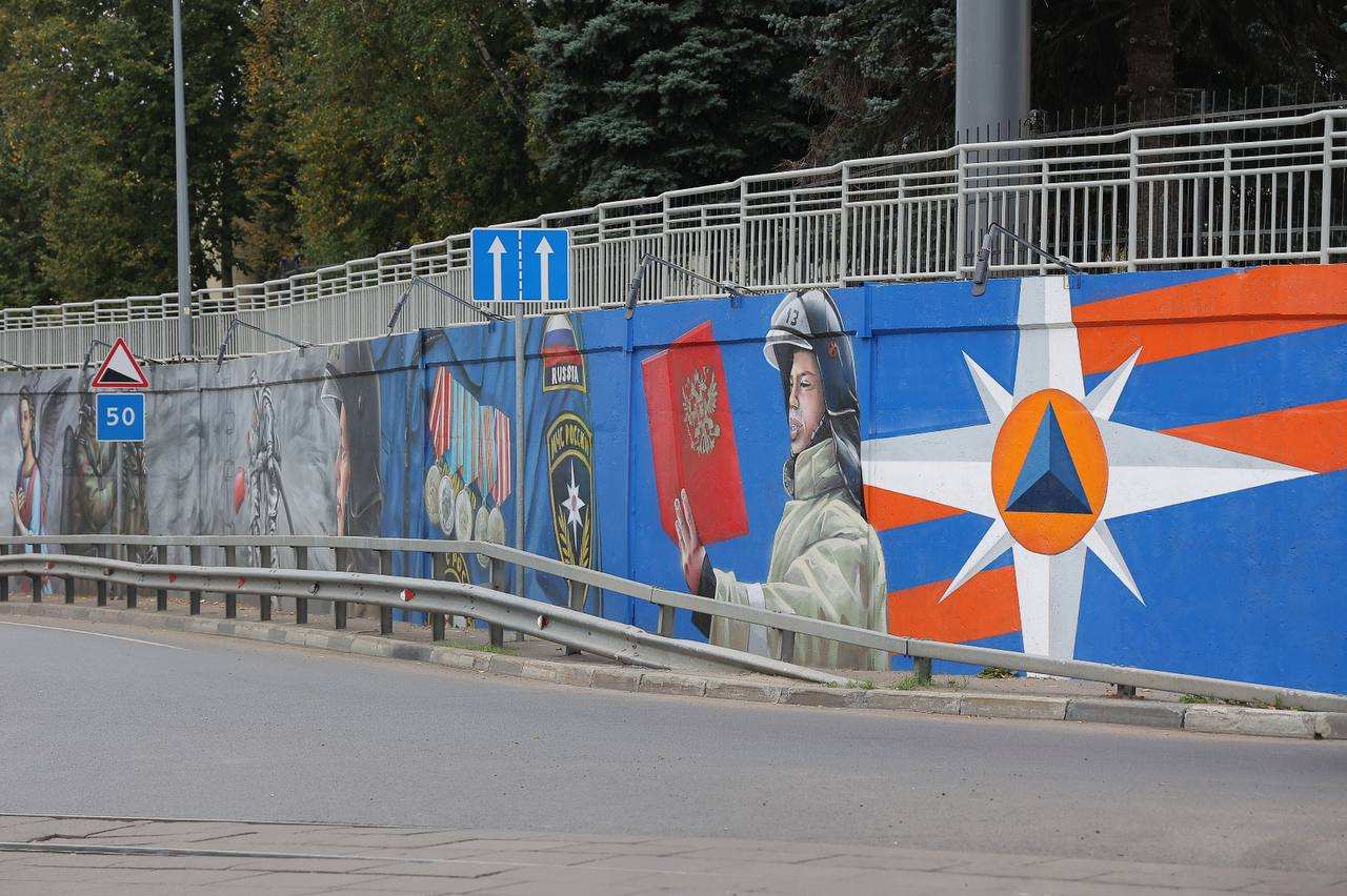 Созданное нейросетью граффити появилось у стадиона в Нижнем Новгороде в  сентябре 2023