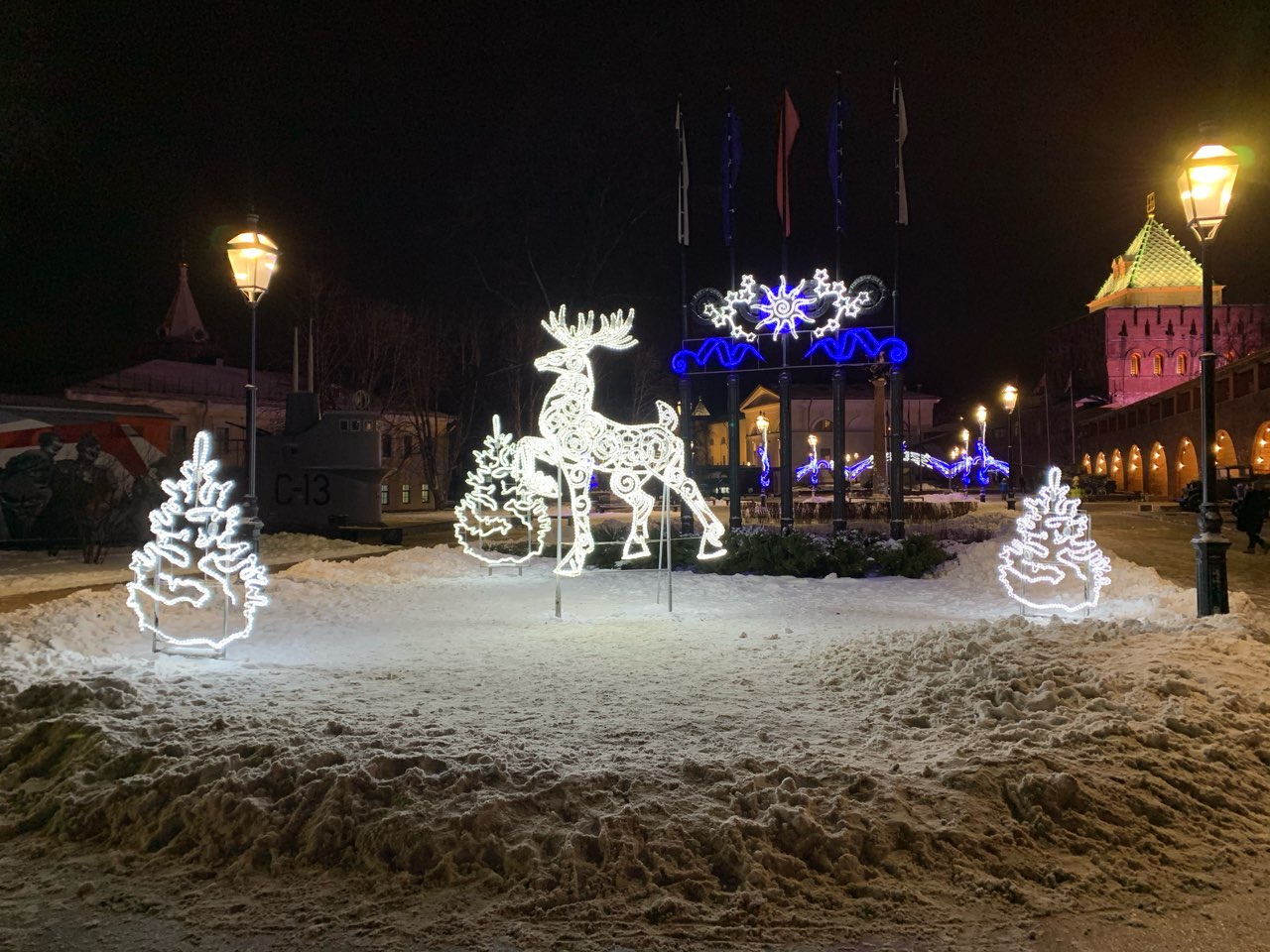Более 155 елей украсят в Нижнем Новгороде к празднованию Нового года - фото 1