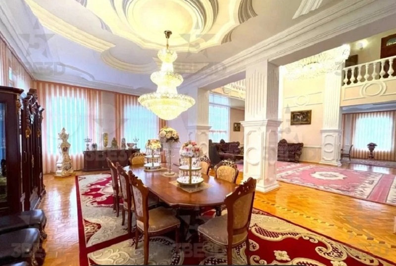 «Дворец» за 1 млн долларов продается в Зубчаниновке
