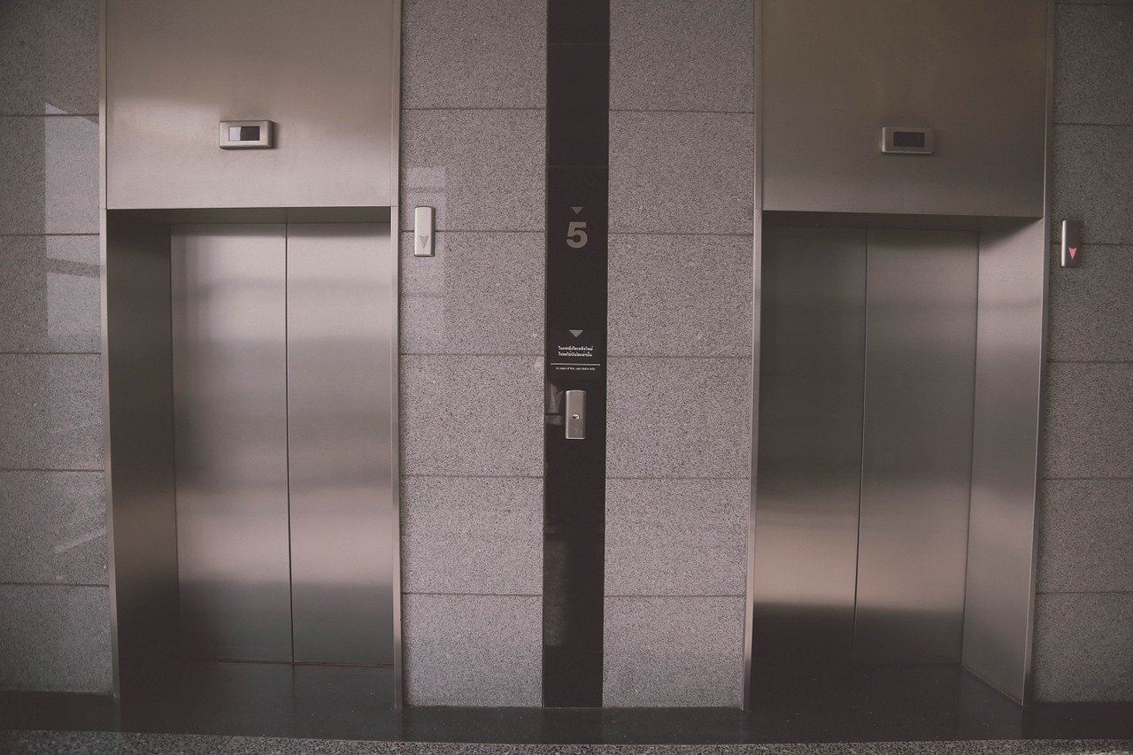 25 лифтов заменят в многоэтажках Ростова в 2020 году - фото 1