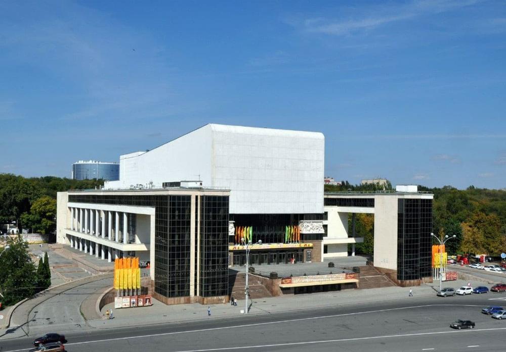 Вестибюль в ростовском театре отремонтируют почти за 20 млн рублей - фото 1