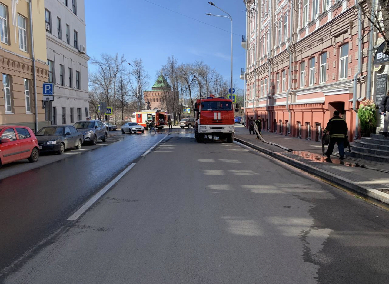 Кафе загорелось рядом с Нижегородским кремлем  - фото 1
